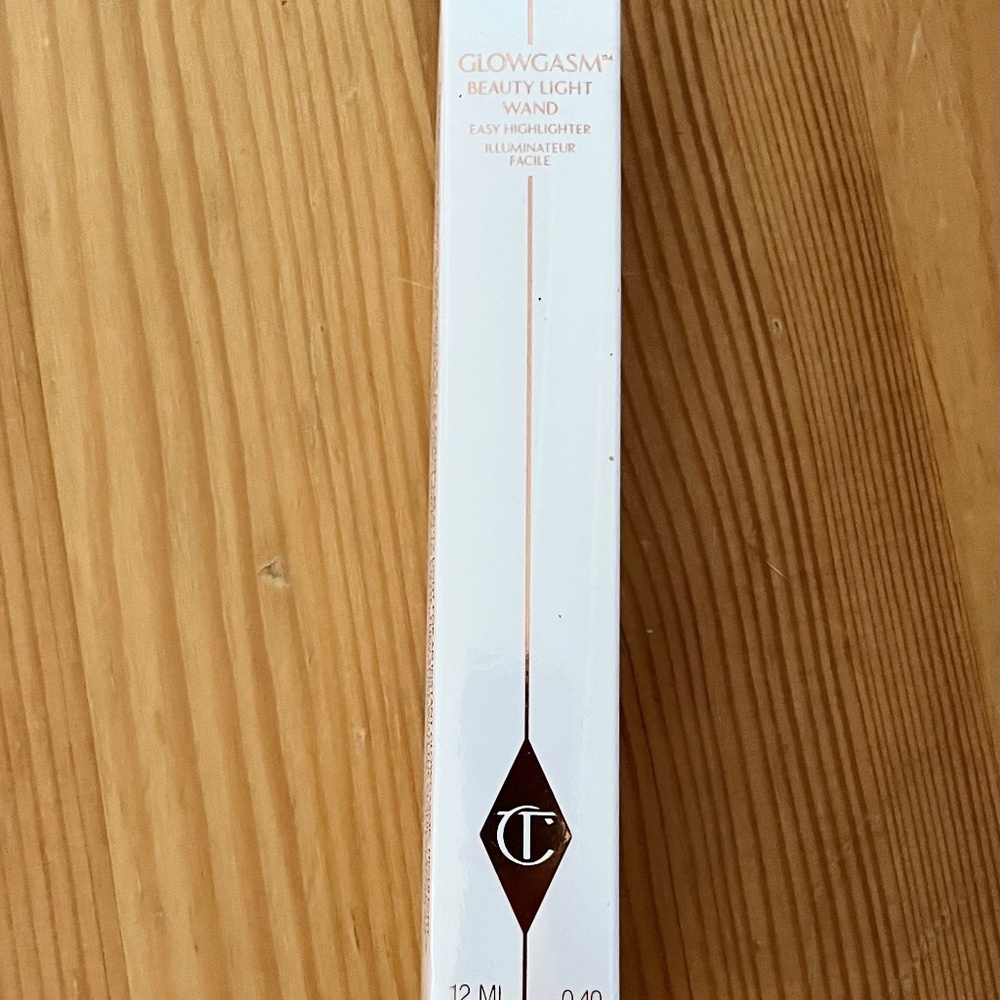 New Charlotte Tilbury Glowgasm Beauty Light Wand  in Goldgasm